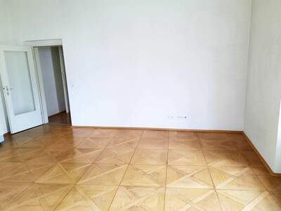 Altbauwohnung mit Balkon mieten in 8010 Graz (Bild 2)