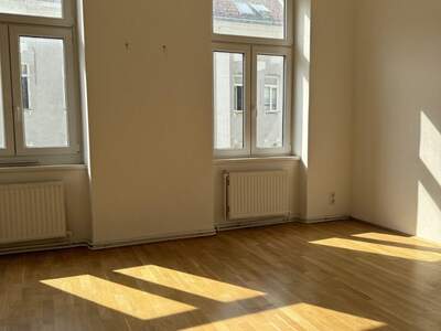 Altbauwohnung kaufen in 1080 Wien