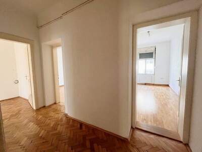 Altbauwohnung mit Balkon mieten in 8010 Graz (Bild 3)