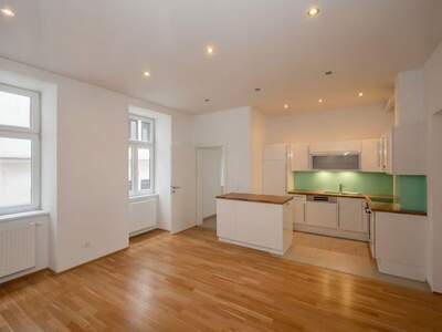 Altbauwohnung mit Balkon kaufen in 1070 Wien (Bild 1)