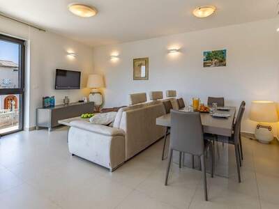 Wohnung mit Balkon kaufen in 52210 Rovinj (Bild 4)