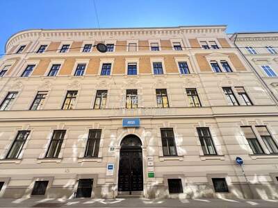 Altbauwohnung mit Balkon mieten in 8010 Graz (Bild 2)