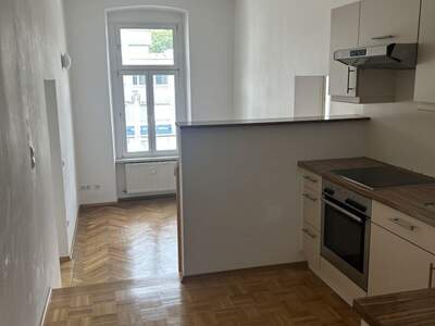 Altbauwohnung mit Balkon kaufen in 8020 Graz (Bild 2)