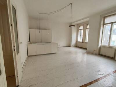 Altbauwohnung mit Balkon kaufen in 1070 Wien (Bild 2)