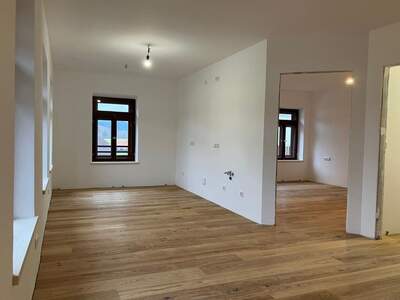 Wohnung mit Balkon kaufen in 83395 Freilassing (Bild 1)