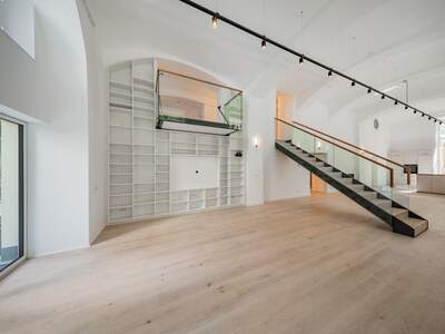 Altbauwohnung mit Balkon kaufen in 1040 Wien (Bild 1)