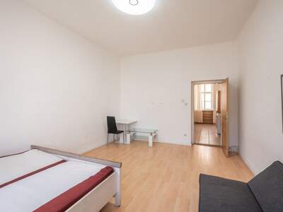 Altbauwohnung kaufen in 1200 Wien (Bild 2)