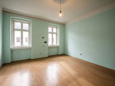 Altbauwohnung mit Balkon kaufen in 1160 Wien (Bild 2)