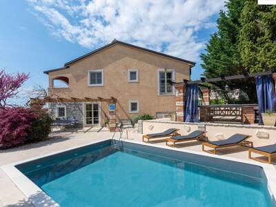 Haus kaufen in 52440 Porec (Bild 2)