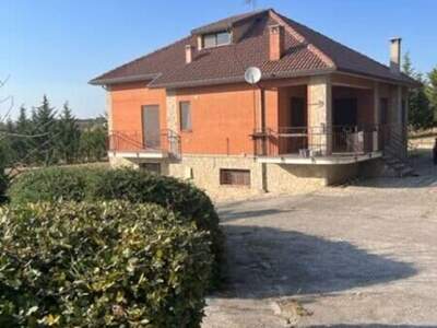 Haus mit Garten kaufen in 85021 Avigliano (Bild 1)