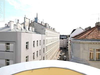 Altbauwohnung mit Balkon kaufen in 1150 Wien (Bild 2)