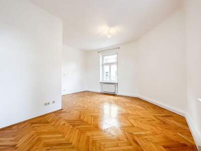 Altbauwohnung mit Balkon kaufen in 8020 Graz (Bild 2)