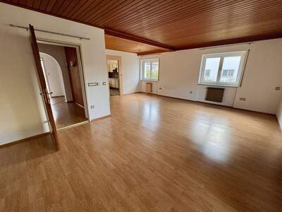 Altbauwohnung mit Balkon mieten in 8200 Gleisdorf (Bild 1)