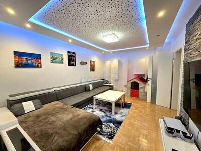 Wohnung kaufen in 4663 Laakirchen