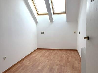 Altbauwohnung mit Balkon mieten in 8680 Mürzzuschlag (Bild 4)