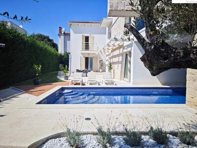 Haus kaufen in 52440 Porec (Bild 1)