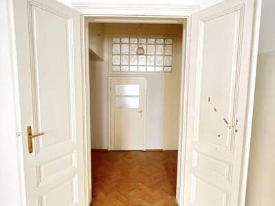 Altbauwohnung mit Balkon kaufen in 1050 Wien (Bild 4)