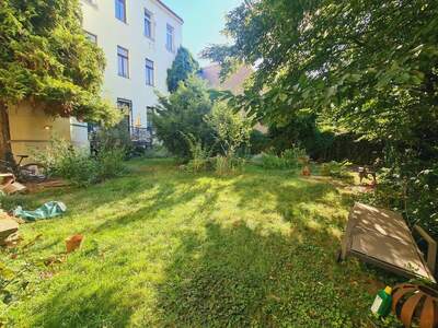 Altbauwohnung mit Balkon kaufen in 1130 Wien (Bild 2)