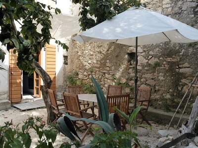 Haus mit Garten kaufen in 51561 Susak (Bild 1)