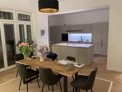 Altbauwohnung mit Balkon mieten in 1130 Wien (Bild 1)