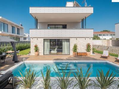 Haus kaufen in 52440 Porec (Bild 1)