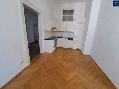 Altbauwohnung mit Balkon mieten in 8010 Graz (Bild 2)