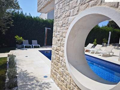 Haus kaufen in 52440 Porec (Bild 3)