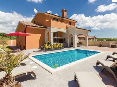 Haus kaufen in 52100 Pula (Bild 1)