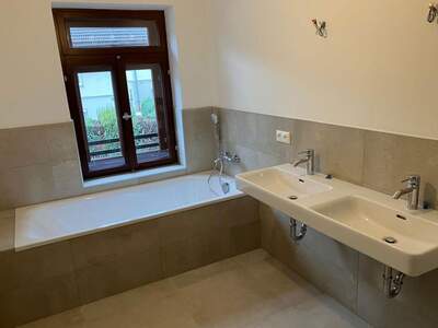 Wohnung mit Balkon kaufen in 83395 Freilassing (Bild 2)