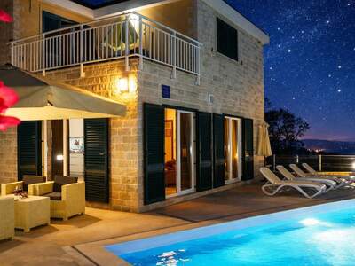 Haus mit Garten kaufen in 21410 Škrip (Bild 2)