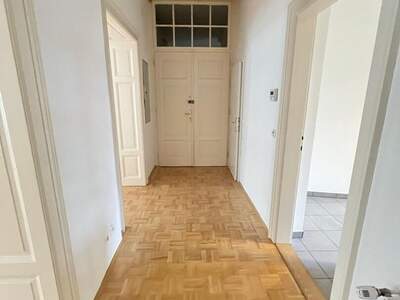 Altbauwohnung mit Balkon mieten in 8010 Graz (Bild 4)