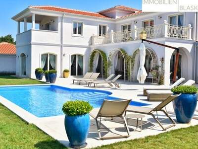 Haus kaufen in 52440 Porec (Bild 2)