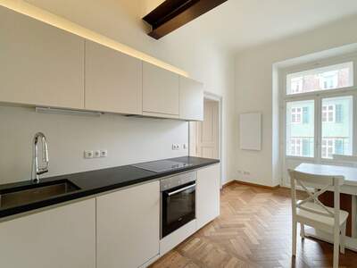 Altbauwohnung mit Balkon mieten in 8010 Graz (Bild 2)