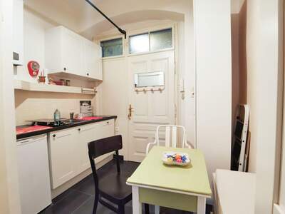 Altbauwohnung kaufen in 1150 Wien (Bild 2)