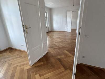 Altbauwohnung mit Balkon mieten in 8010 Graz (Bild 4)