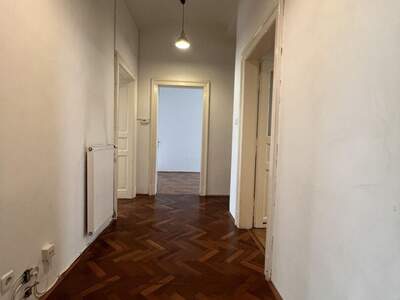 Altbauwohnung mit Balkon mieten in 8010 Graz (Bild 2)