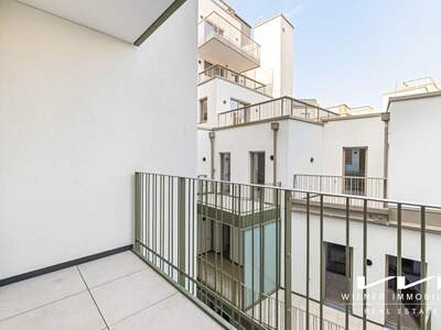 Altbauwohnung mit Balkon kaufen in 1040 Wien (Bild 2)