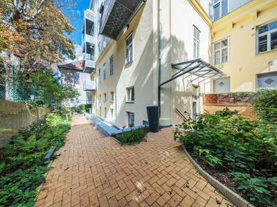 Altbauwohnung mit Balkon kaufen in 1040 Wien (Bild 4)
