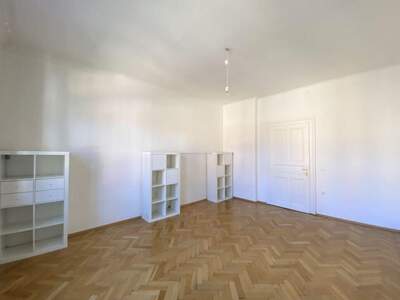 Altbauwohnung mit Balkon mieten in 8010 Graz (Bild 2)