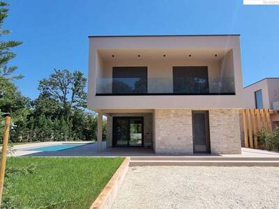 Haus kaufen in 52440 Porec (Bild 1)