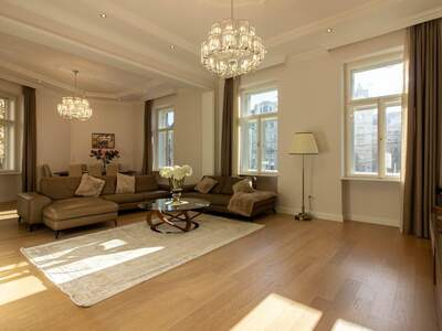 Altbauwohnung kaufen in 1060 Wien (Bild 2)