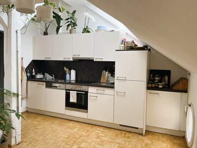 Altbauwohnung mit Balkon mieten in 8010 Graz (Bild 2)