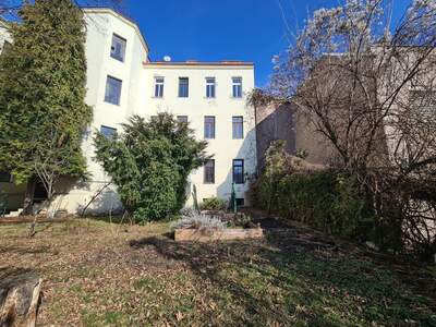 Altbauwohnung mit Balkon kaufen in 1130 Wien (Bild 1)