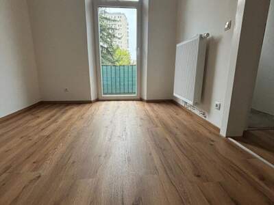 Altbauwohnung mit Balkon mieten in 8020 Graz (Bild 2)