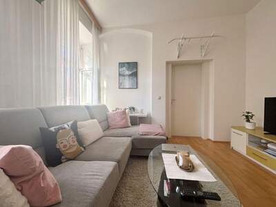 Altbauwohnung mit Balkon kaufen in 8010 Graz (Bild 1)