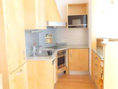 Altbauwohnung mit Balkon mieten in 1070 Wien (Bild 2)