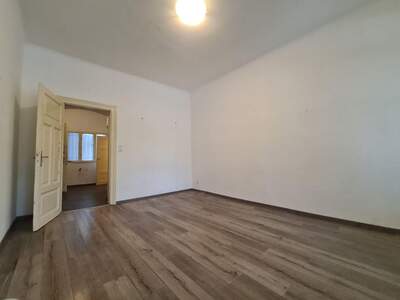 Altbauwohnung kaufen in 1130 Wien (Bild 2)