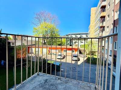 Altbauwohnung mit Balkon kaufen in 8020 Graz (Bild 3)
