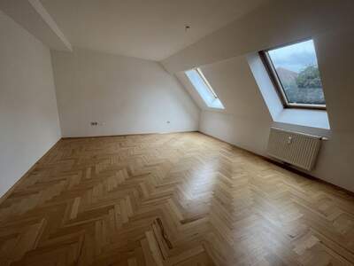 Altbauwohnung mit Balkon mieten in 8020 Graz (Bild 3)
