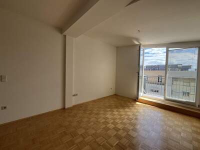 Altbauwohnung mit Balkon mieten in 8010 Graz (Bild 2)